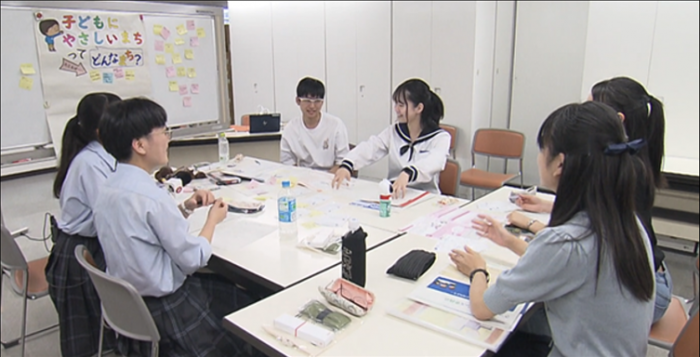 写真：さっぽろティーンズ委員会話し合いの様子