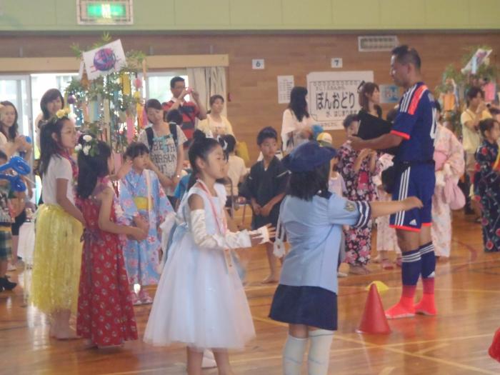 仮装盆踊りの様子