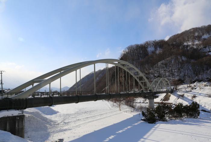 硬石山水管橋