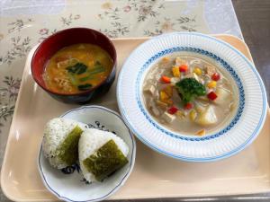 食堂での食べ比べセット