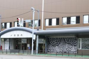 地下鉄真駒内駅の外壁の様子