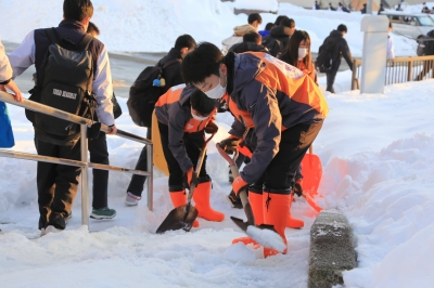 階段の除雪の様子1