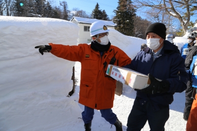 重要資料の搬出と避難誘導