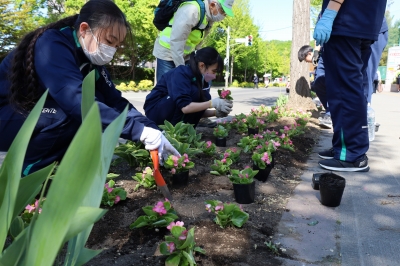 花植えの様子1