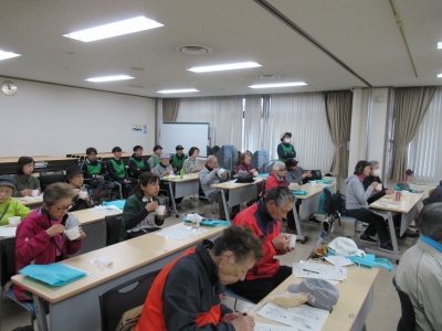 ご当地健康料理「南区鮮やカレーシチュー」の試食の様子