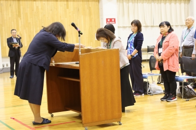 修了証書授与の様子