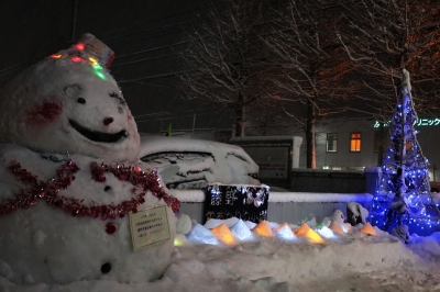 会場外の雪あかりの様子1