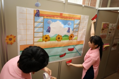 装飾作業の様子