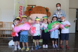 真駒内幼稚園と遊・Wingから南保健センターへ焼き芋の贈呈