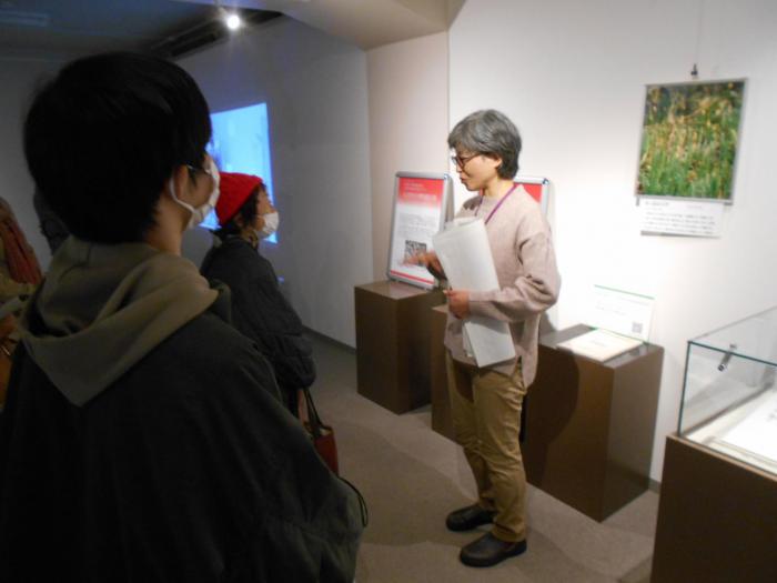 2025年11月1日のギャラリートークの様子