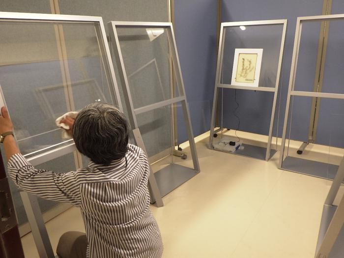 水のないアクアリウム展示の準備