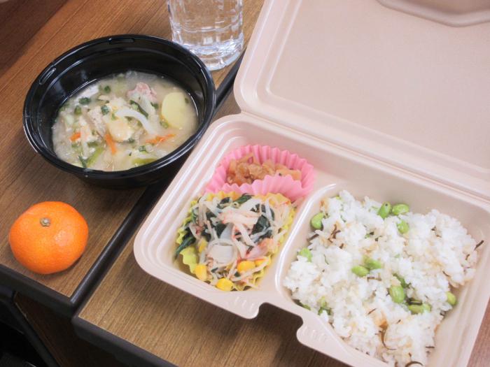 八軒すまいる食堂の様子