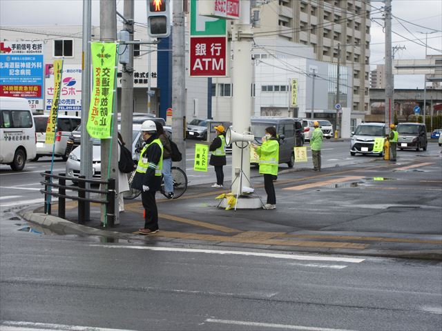 街頭啓発状況八軒6条東5丁目交差点