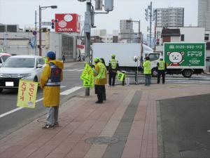 街頭啓発状況八軒6条東1丁目交差点