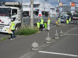 早朝の交通安全街頭啓発