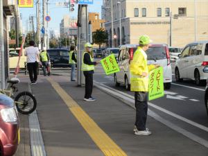 薄暮時の街頭啓発