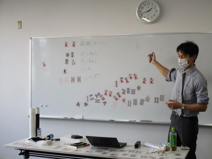丁寧に教える講師の土橋さん