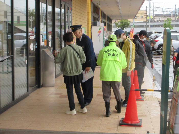 スーパーダイイチ発寒中央駅前防犯啓発の様子3