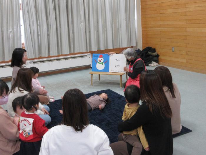 子育てサロンクリスマス会の様子2