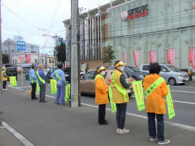 交通安全街頭啓発の様子