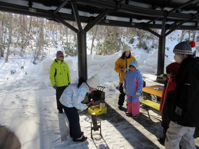防災デイキャンプ（薪割り1）