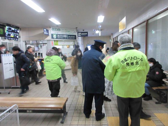 街頭啓発（配布の様子）