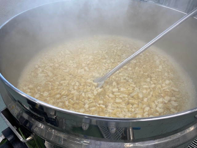 学校給食の調理の様子