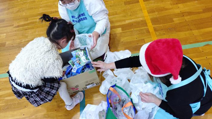 ティッシュつかみ取り