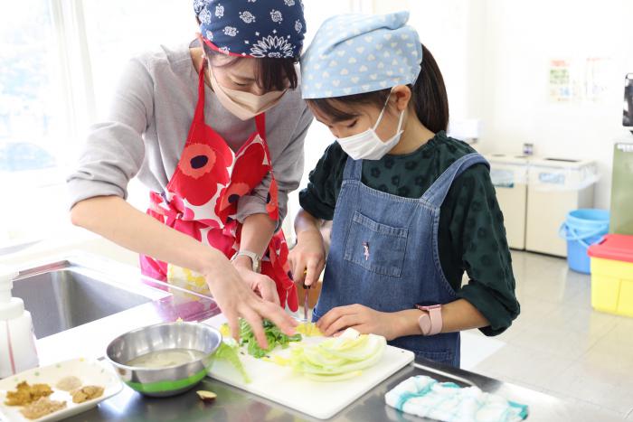 キッズ・シェフスープカレー調理体験の様子