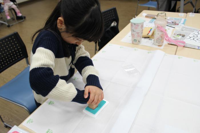 開催結果写真（こども・あーと・にしく～エコ×アート！キミだけの「魔法の布」“マイふろしき”をつくろう！～）