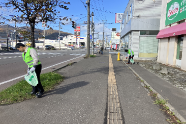 ダイハツ工業北海道分室がごみを拾っている様子1