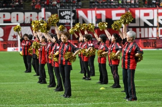 コンサドールズ「月下美人」が踊っている写真