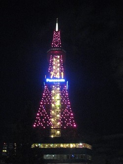 ピンクリボンのテレビ塔ライトアップ