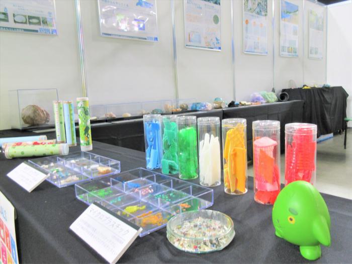 海洋プラスチックごみの展示