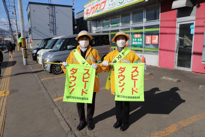 交通安全街頭啓発の様子