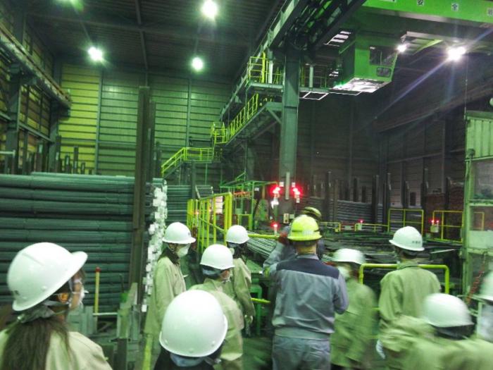 圧延工場見学の様子