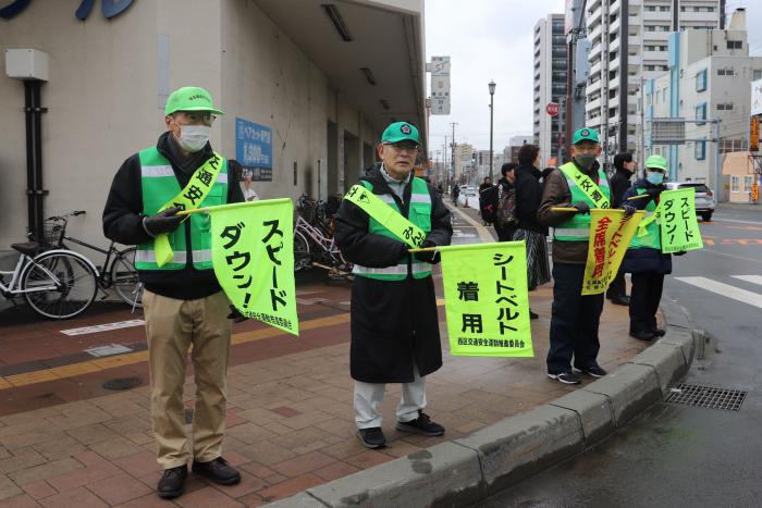 交通安全街頭啓発の様子