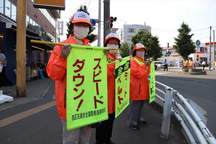 交通安全街頭啓発の様子