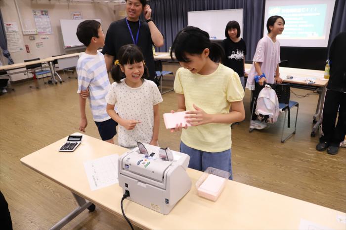 計数機の枚数当ての様子