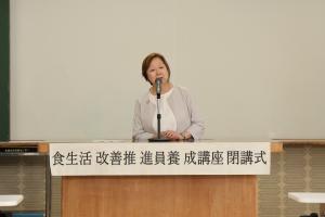 挨拶する中城会長