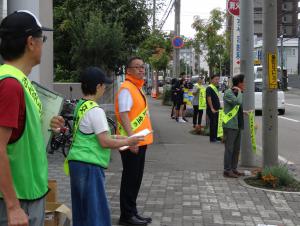 交通安全街頭啓発の様子3