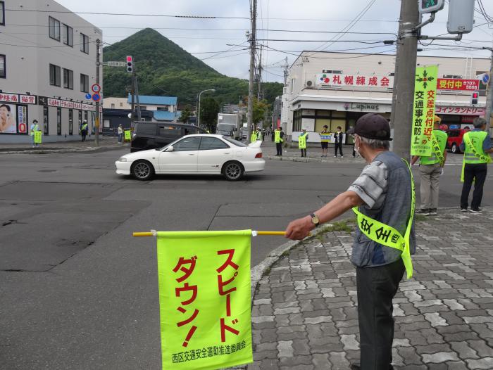 交通安全街頭啓発の様子1