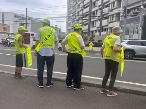 街頭啓発の様子（西町北20丁目交差点）