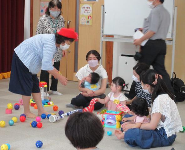 子育てサロンの様子1