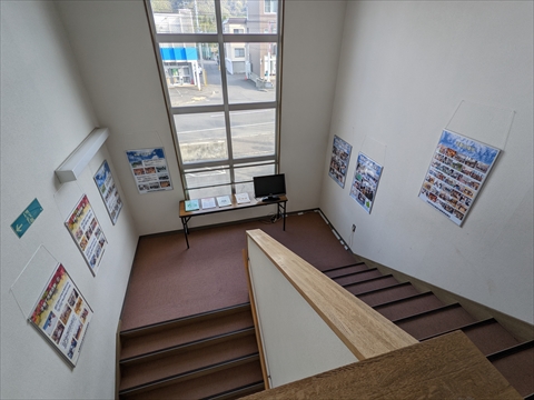 パネルは昭和会館内の階段などに展示しています