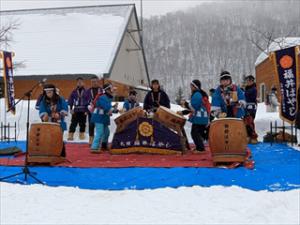 息の合った演奏をする福井ばやしのメンバー