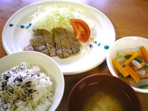 豚肉の生姜焼き、大根と人参の昆布茶煮などの写真