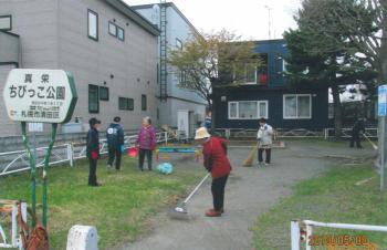 町内会による清掃の様子