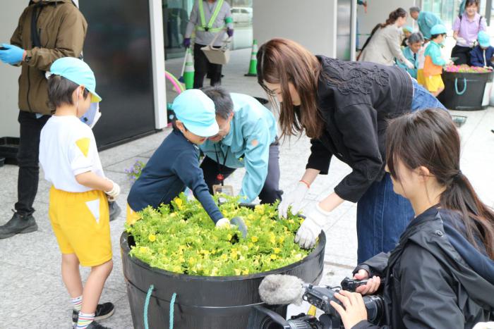 花植えの様子3