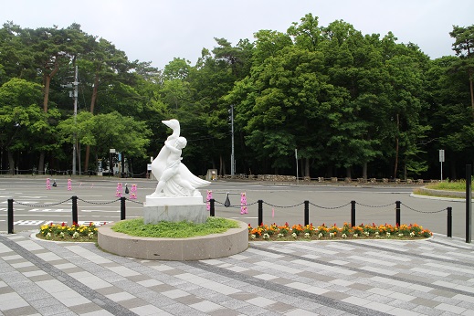 円山動物園正面玄関前